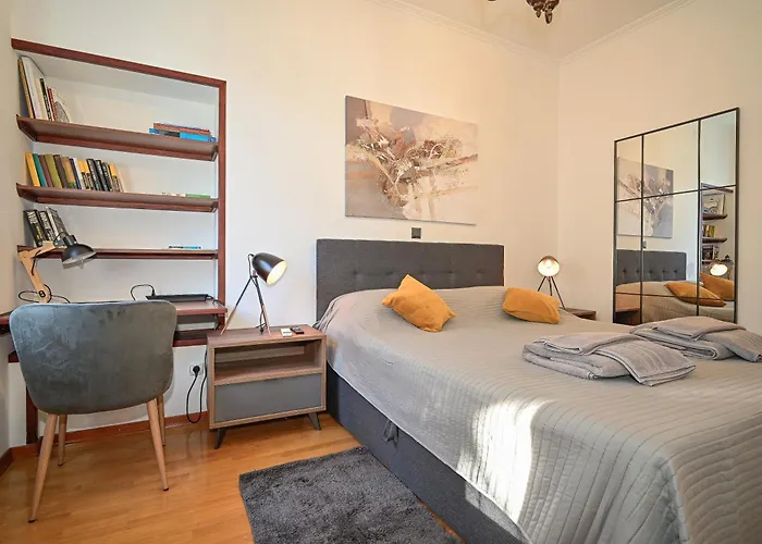 Dominick Apartment *